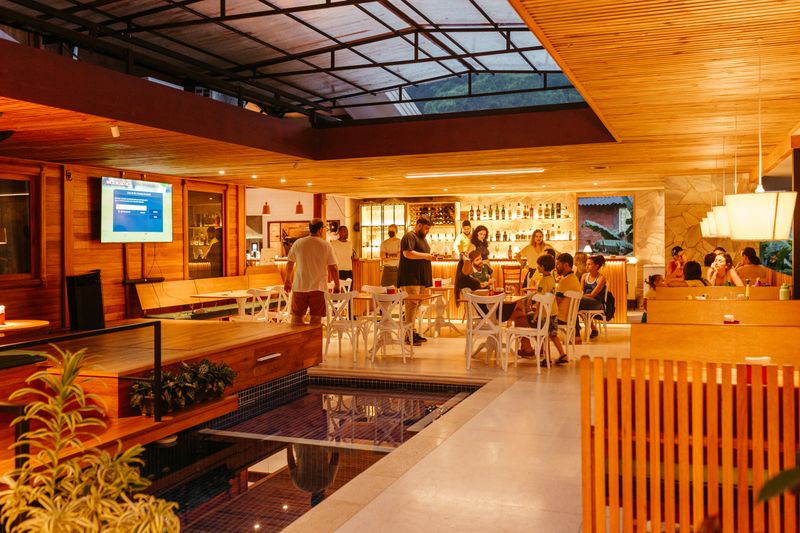 Wing Snob restaurant interior in Katy TX